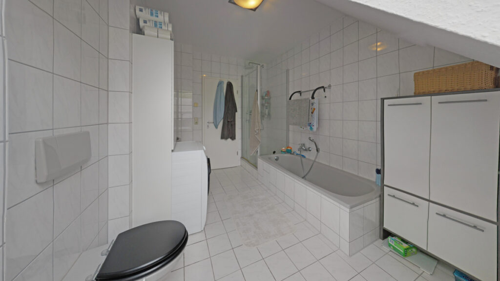 11_Badezimmer_Obergeschoss