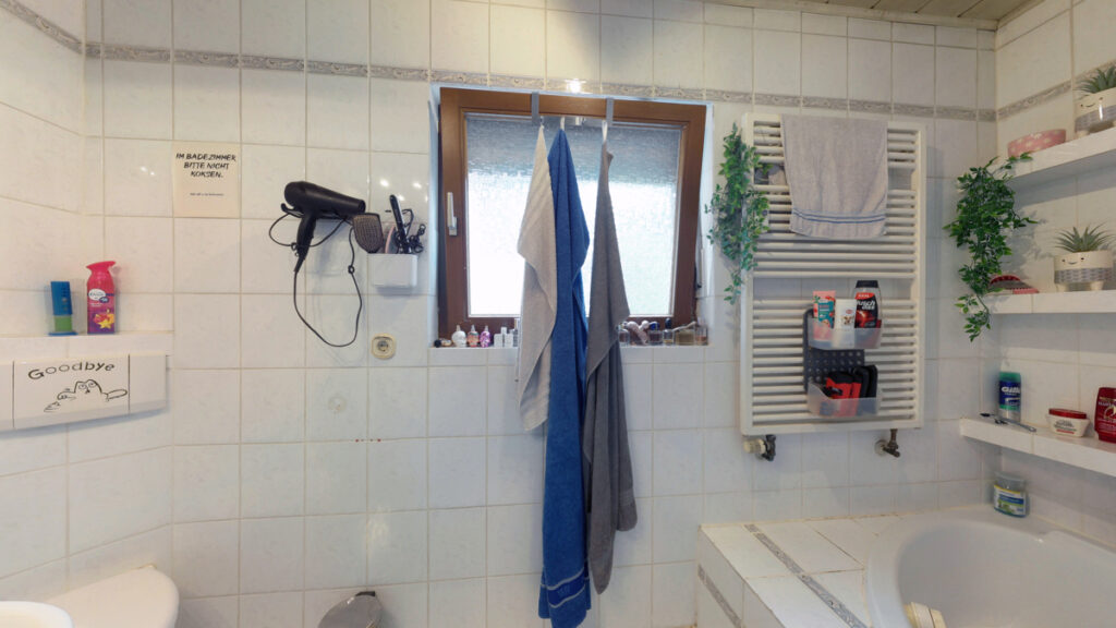 Badezimmer Vorderhaus