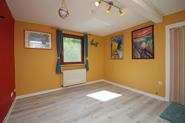 16_Schlafzimmer_rechtes Haus