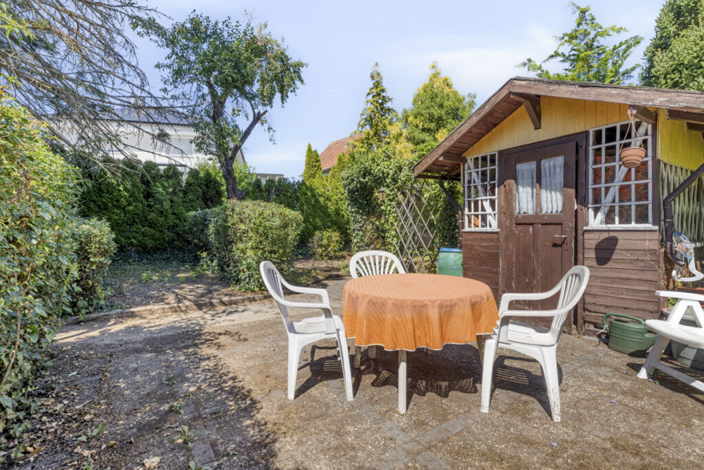 Freisitz mit Gartenhaus